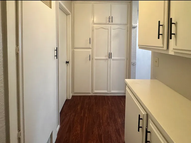 12700 Kornblum Ave — Photo 20