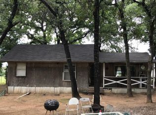 1041 Forest Oaks St, Azle, TX 76020