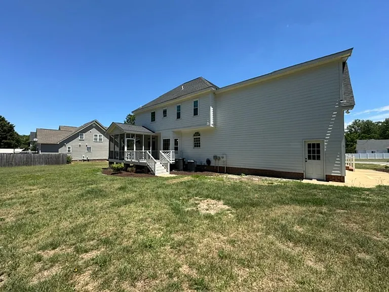 113 Ashton Ln — Photo 23