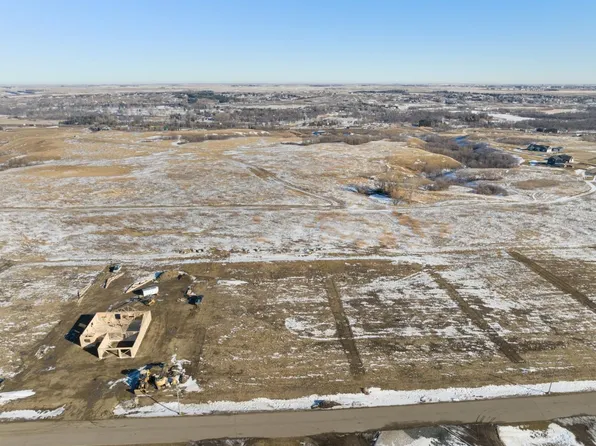 3725 Grayson Dr, Burlington, ND 58722