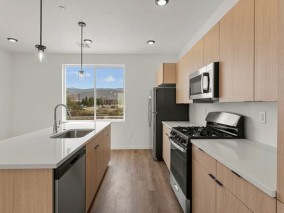 4th image of 209 S 1400 W #302-1