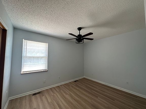 4th image of 1303 NW Valley Woods Ct