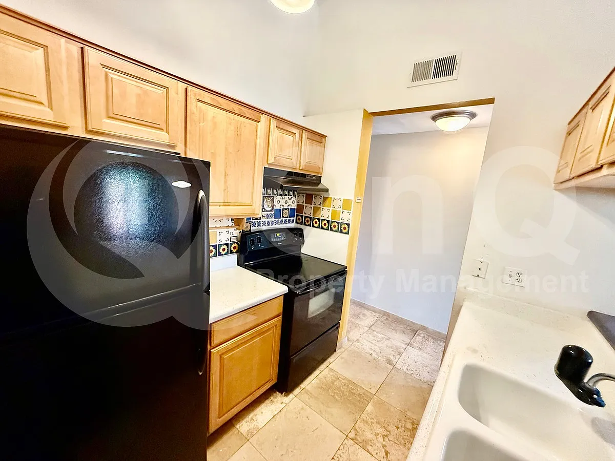 2 bed, 2.0 bath, 914 sqft, $1,200 — Photo 2