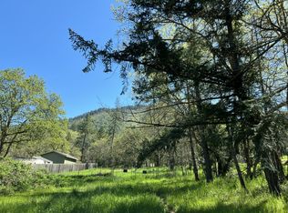 2229 Hamilton Ln, Grants Pass, OR 97527