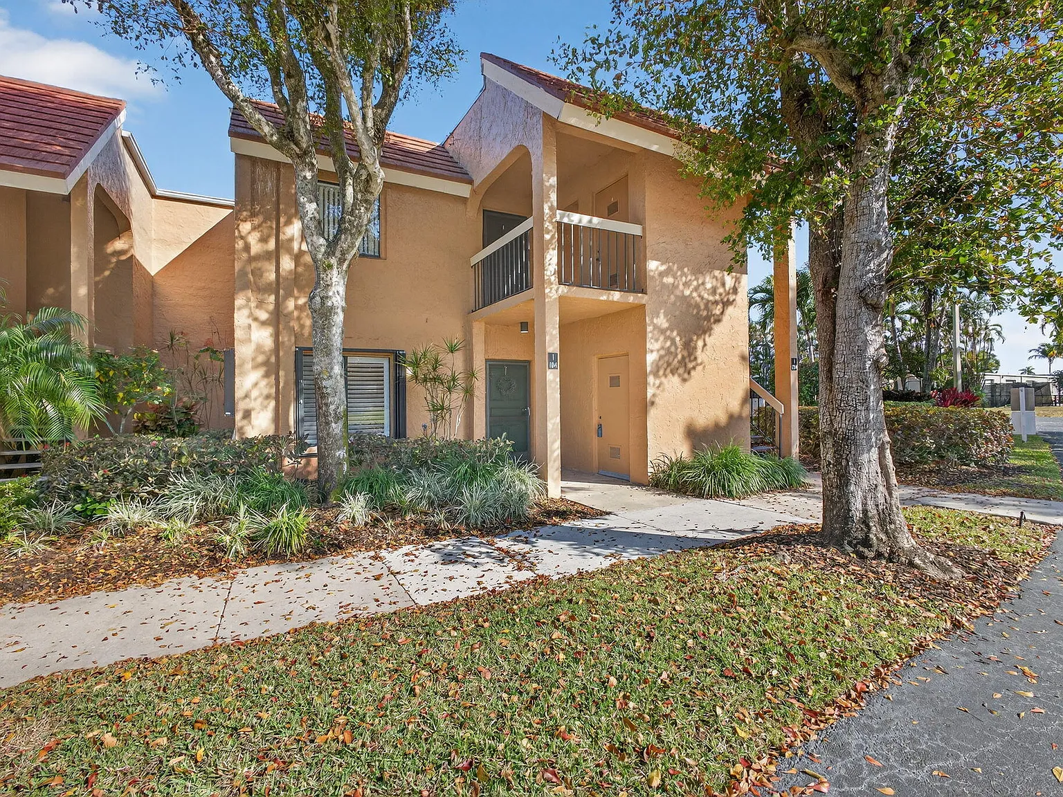 2 bed, 2.0 bath, 1196 sqft, $2,200 — Photo 3