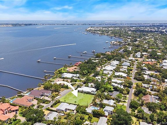 5th image of 818 SE Riverside Dr