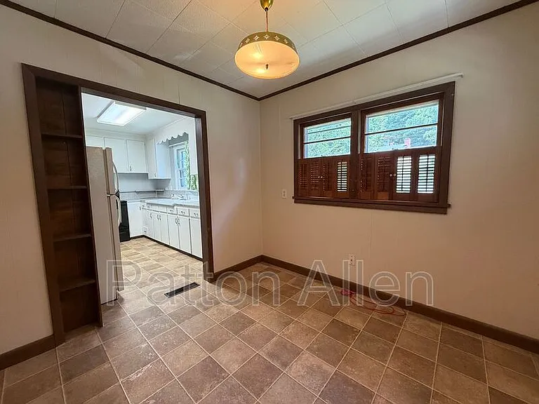 110 Locust Ct — Photo 9