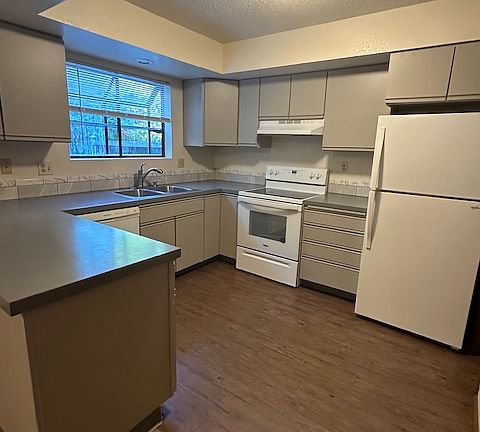 3rd image of 2132 27th Avenue Ct #C