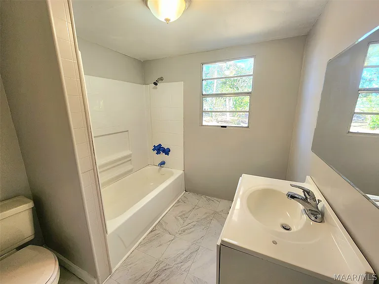 210 W Osceola St — Photo 28
