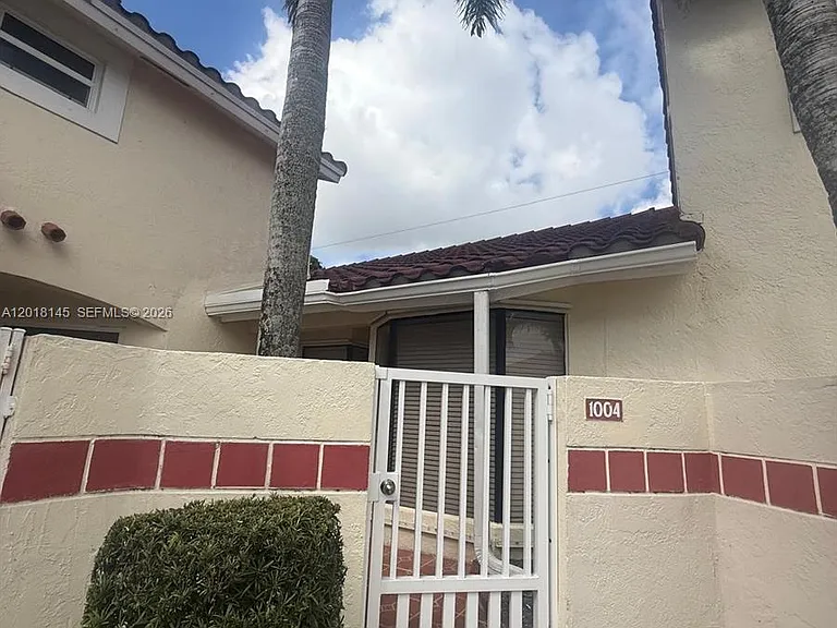 1004 San Remo Cir — Photo 1
