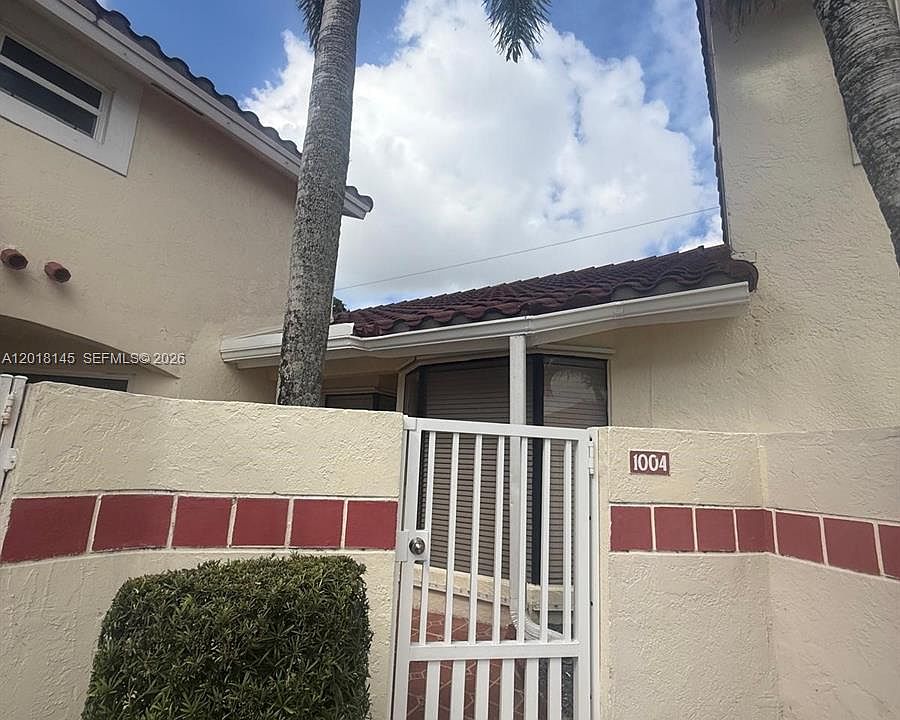 1st image of 1004 San Remo Cir