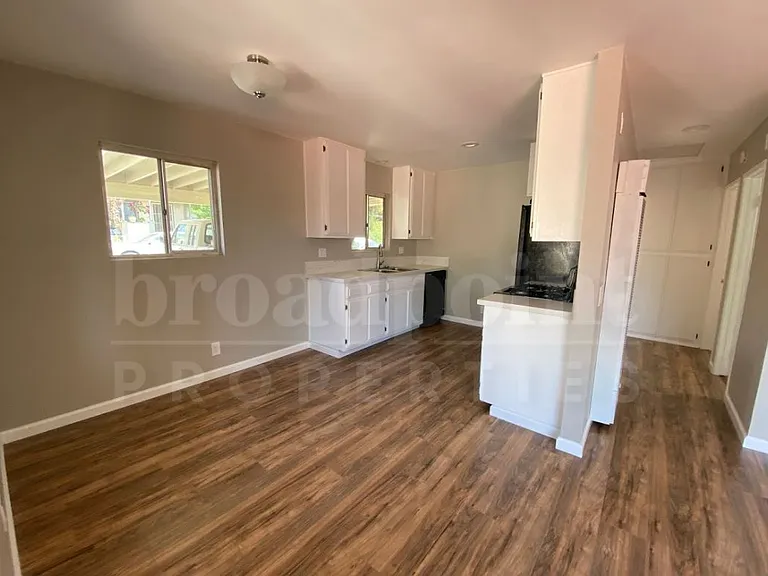 653 E 3rd Ave #A — Photo 3