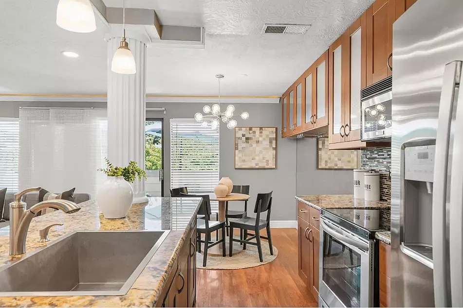 2 bed, 880 sqft, $1,900 — Photo 3