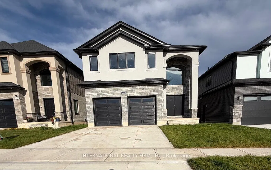 4 bed, $2,900 — Photo 1