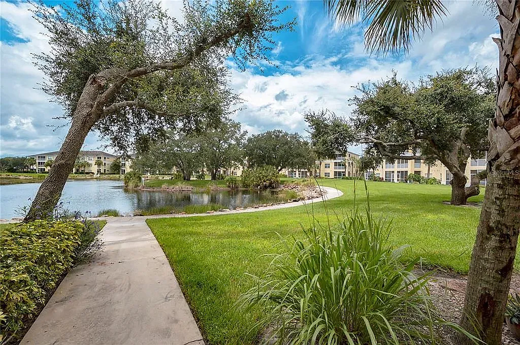 2 bed, 1.5 bath, 856 sqft, $1,700 — Photo 4