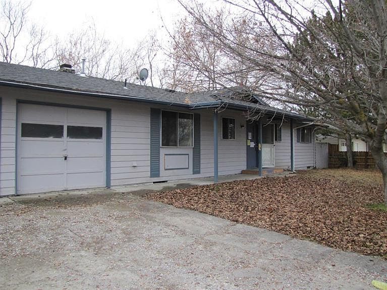 1st image of 840 SE 6th St
