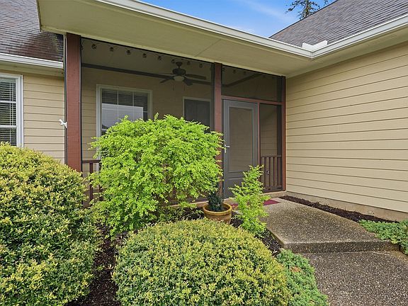 5th image of 621 Kiowa Dr E