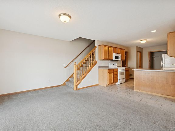 5th image of 1109 Hawthorne Ct