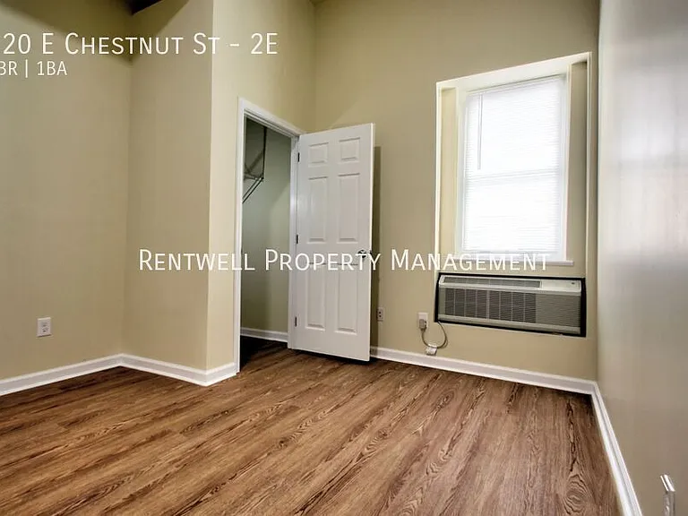 220 E Chestnut St #2E — Photo 5