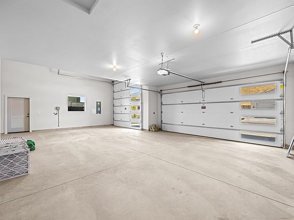 3rd image of 7205 N Firhill Pl