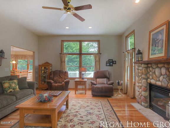 5th image of 11411 Windsor Dr NE