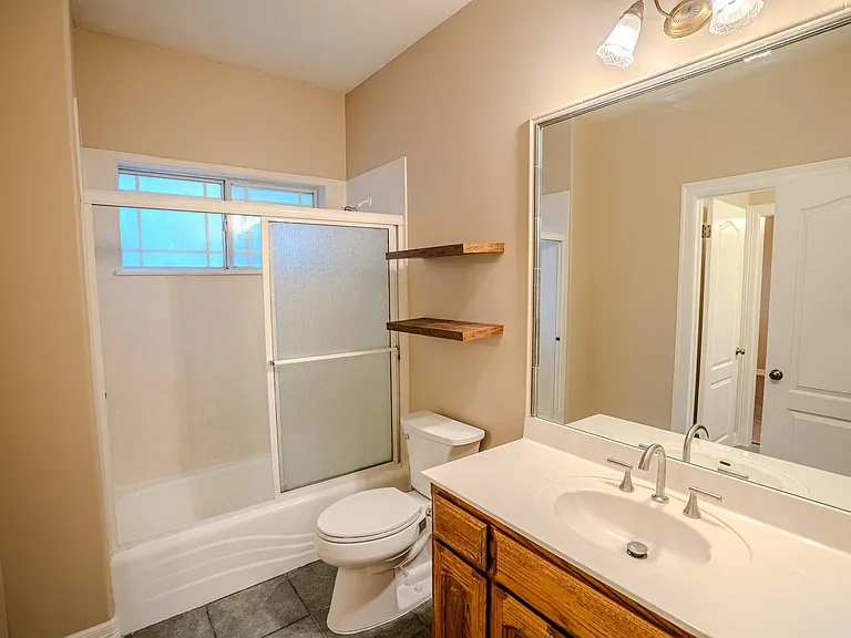 218 Hazeltine Dr — Photo 20