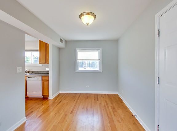5th image of 2929 W Summerdale Ave APT 3