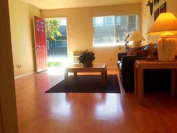 4th image of 1017 H St APT 15