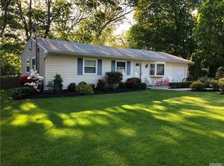 5 Nugent St, Center Moriches, NY 11934