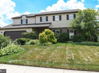 1860 Persimmon Dr, Sinking Spring, PA 19608