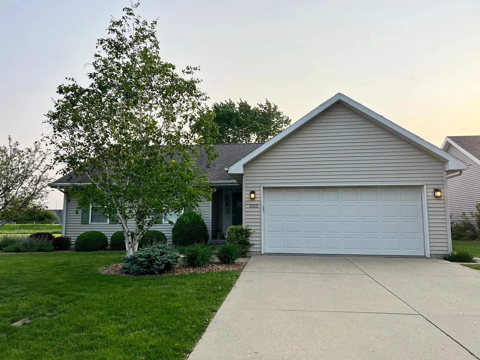 1155 Swan Dr — Photo 1