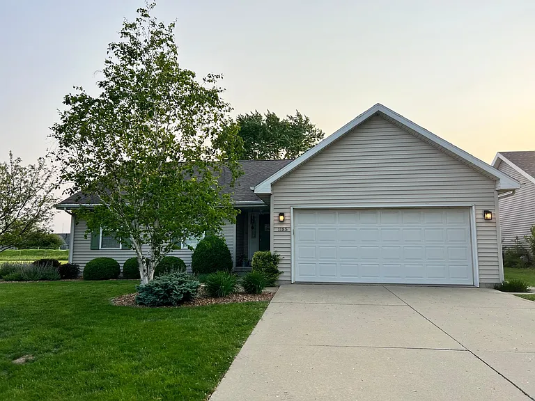 1155 Swan Dr — Photo 1