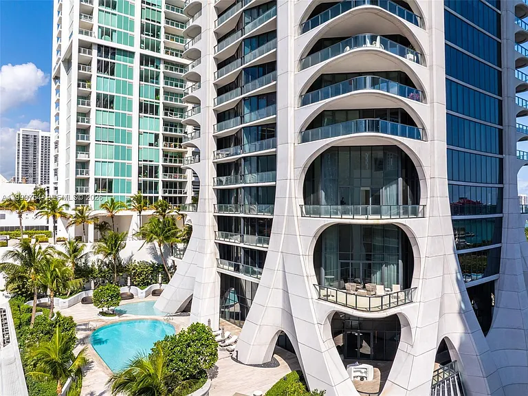 1000 Biscayne Blvd #1201 — Photo 35