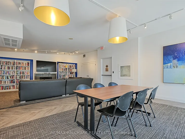 39 Parliament St #916 — Photo 39