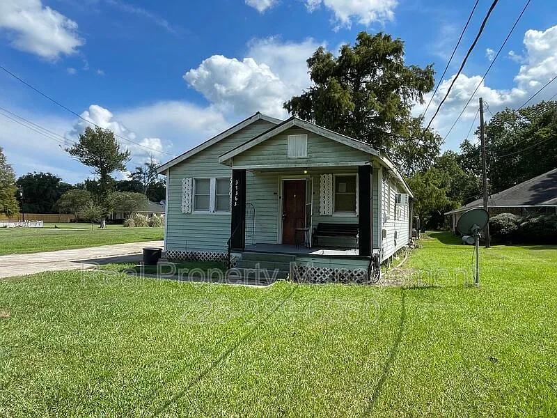 3 bed, 1.0 bath, 800 sqft, $1,075 — Photo 2