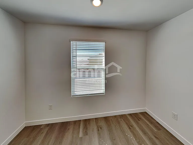 8225 S 21st Dr — Photo 23