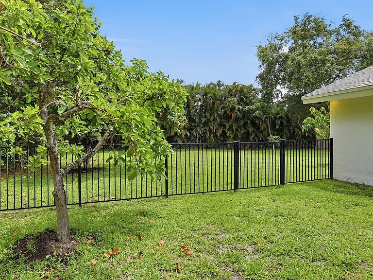 15600 Rolling Meadows Cir — Photo 37