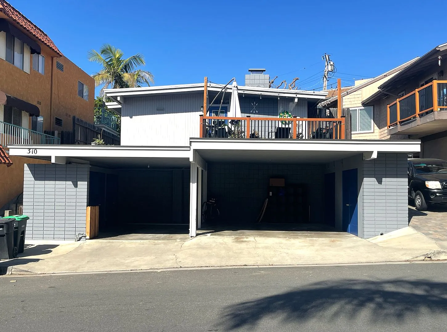 5015 - Avenida Santa Barbara 310 — Photo 1
