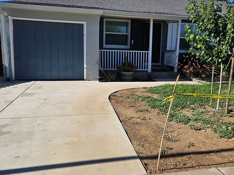 5319 Gordon Dr — Photo 1