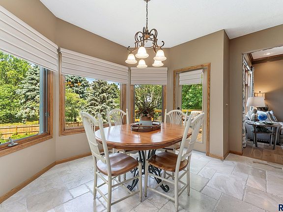 5th image of 204 W Saint Andrews Dr