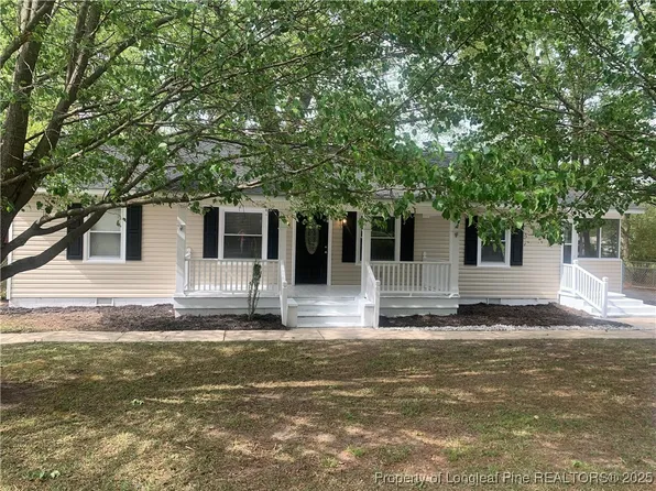 303 E Pleasant St, Roseboro, NC 28382