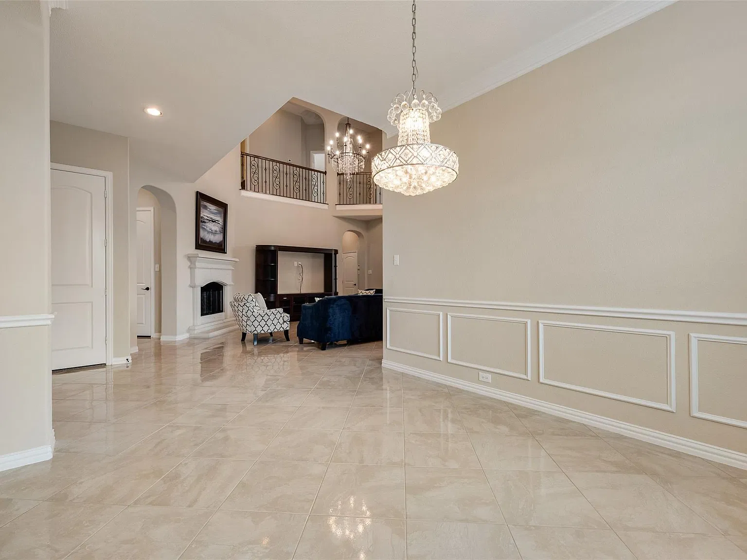 5 bed, 4159 sqft, $6,000 — Photo 4
