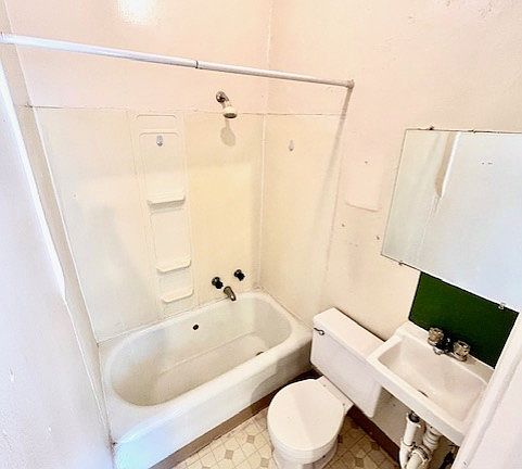 5th image of 102 S Arthur Ashe Blvd APT 7