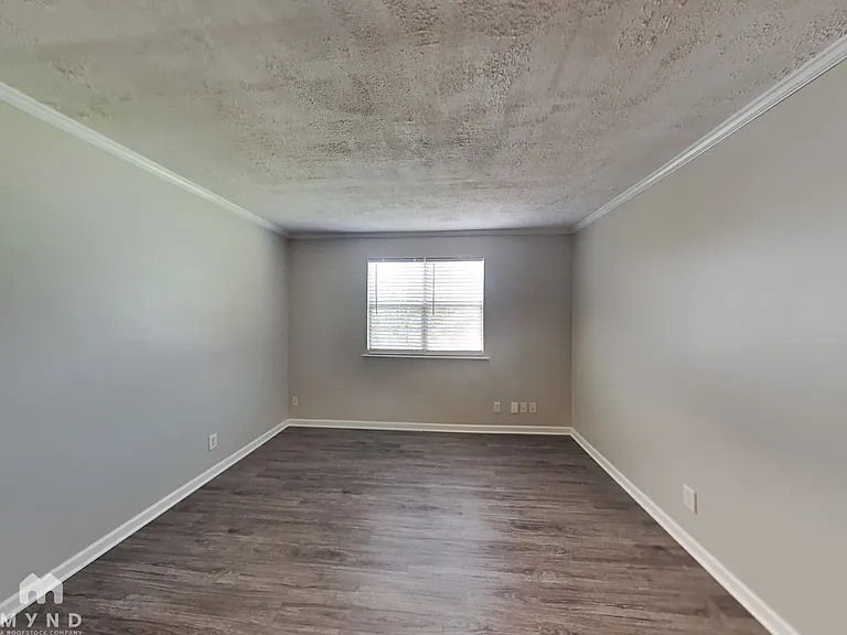 4963 McKinley Dr — Photo 6