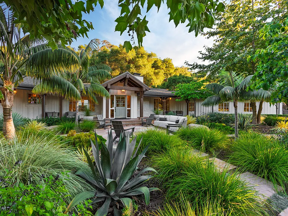 1125 Estrella Dr