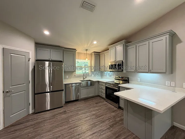 5553 Riviera Dr — Photo 9