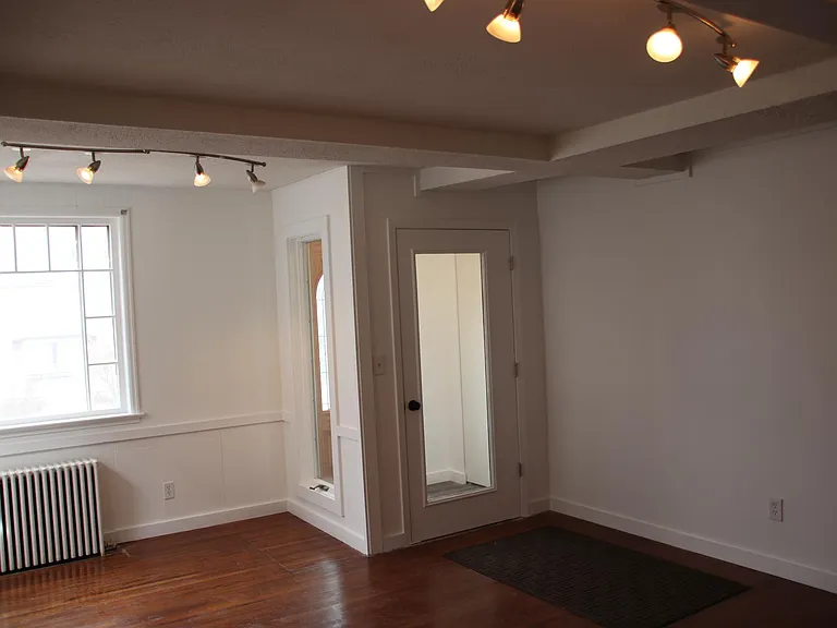 29 Warren St — Photo 8