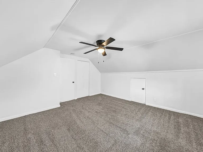 27151 Farringdon Ave — Photo 7