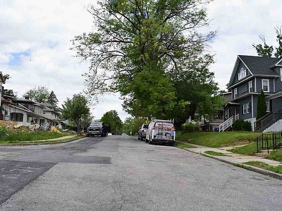 4th image of 3208 Carlisle Ave