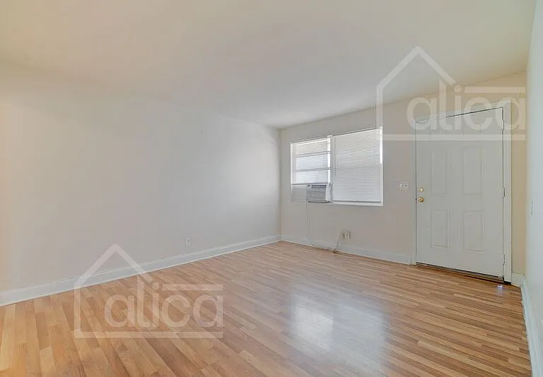 801 N Sapodilla Ave #1 — Photo 6
